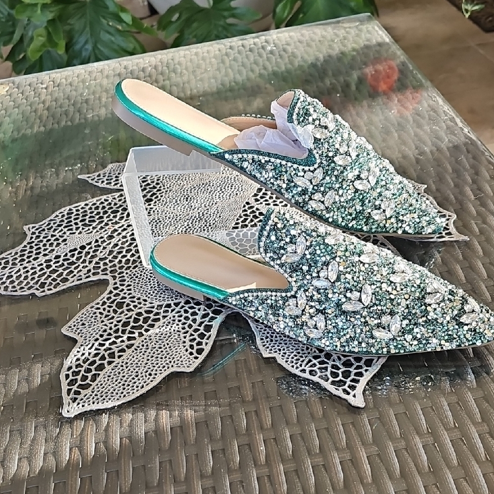 Elegant Green Slip-On Women's Shoes - Picture 2 of 6